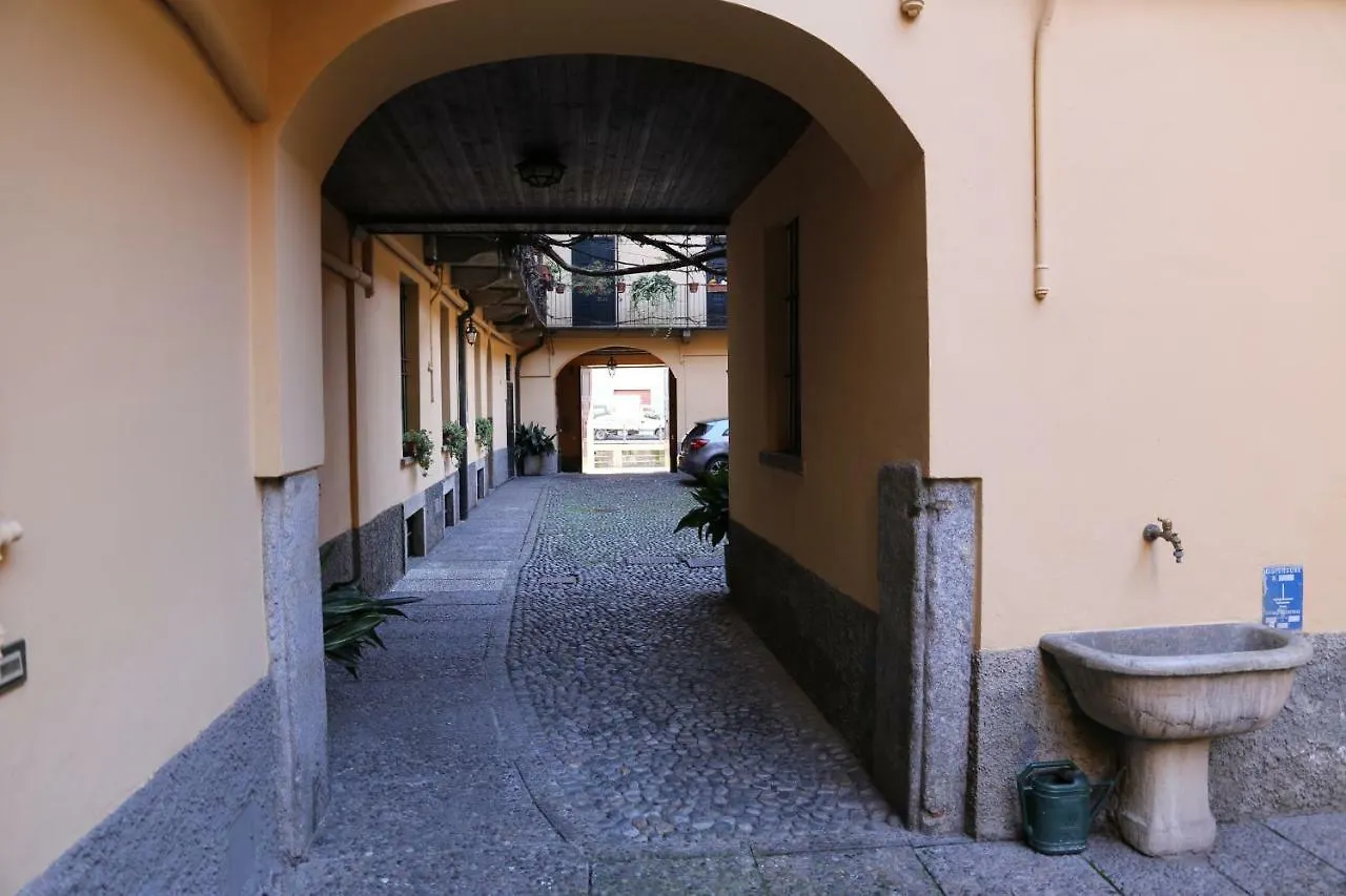 Naviglio Grande Apartment Milan