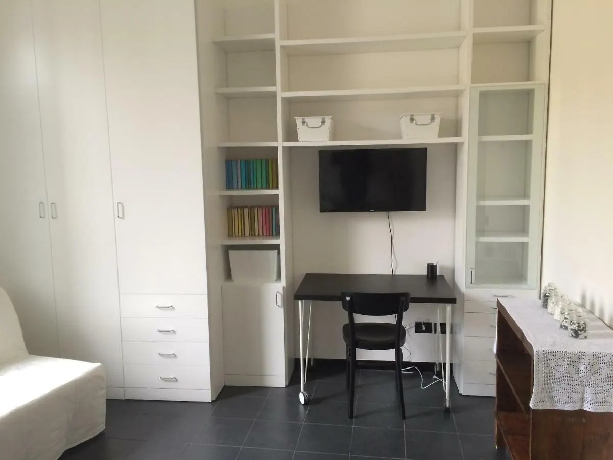 Naviglio Grande Apartment Milan